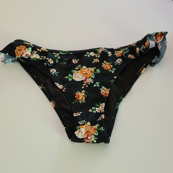 Wrap-around Bikini Set - Picture 3 of 7